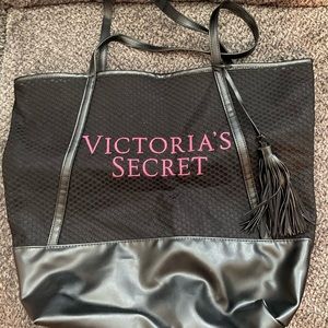 NWOT!  Victoria’s Secret Summer 2017 Tote